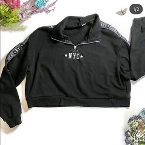 H&M Black NYC Cropped sweatshirt Size S